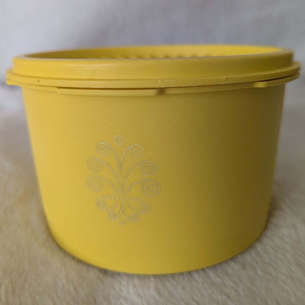 VINTAGE Tupperware Servalier Harvest Gold Canister